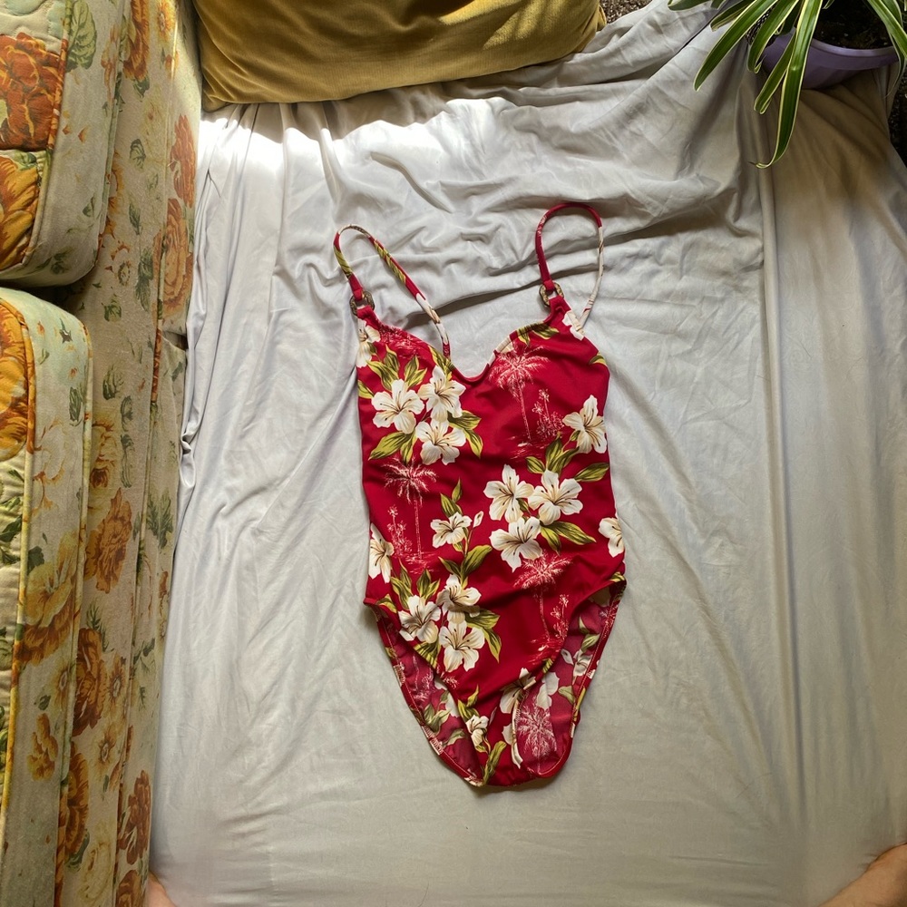 🌺 90’s Leilani floral red one-piece swimsuit